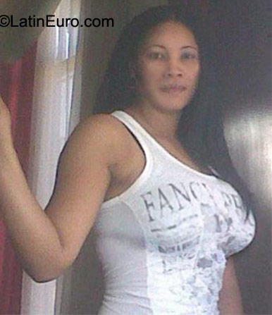 Date this sensual Dominican Republic girl Belkis from Santo Domingo DO9436