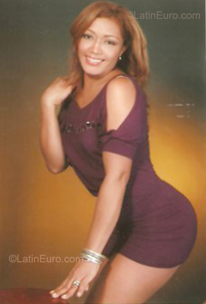 Date this lovely Colombia girl Nacira from Cartagena CO8168