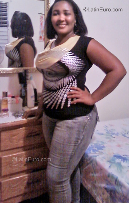Date this pretty Dominican Republic girl Ibelise from Santo Domingo DO9503