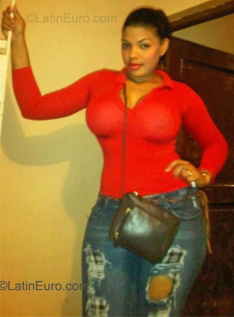 Date this hard body Dominican Republic girl Carolina from Santo Domingo DO9533