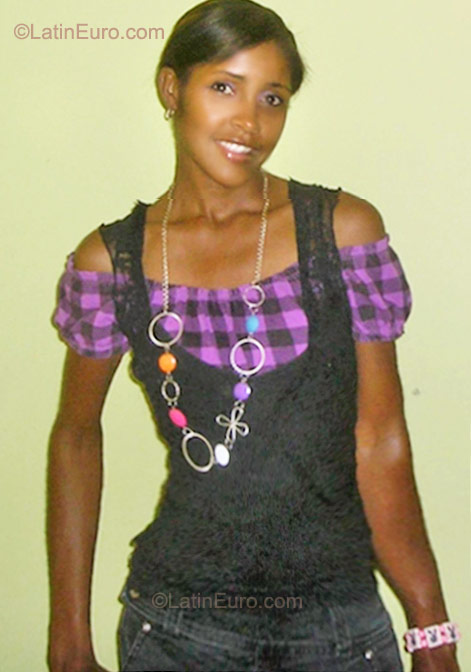 Date this fun Dominican Republic girl Mary from Santo Domingo DO9576