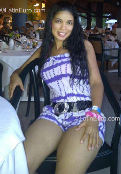 Date this sensual Dominican Republic girl Ninsy from Bonao DO9579