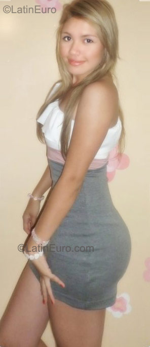 Date this stunning Colombia girl Eika from Bucaramanga CO8259