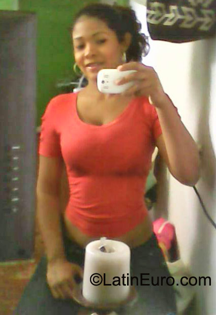 Date this good-looking Colombia girl Zharay from Medellin CO8262
