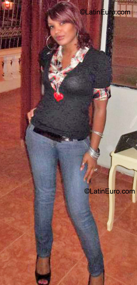 Date this athletic Dominican Republic girl Miguelina from Santiago DO9613