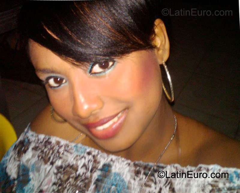 Date this happy Dominican Republic girl Keili from Santo Domingo DO9652