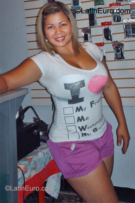 Date this beautiful Colombia girl Yenis from Tulua CO8349