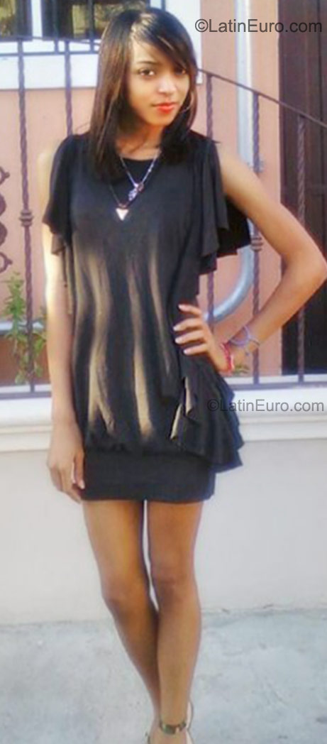 Date this attractive Dominican Republic girl Jasmina from Santo Domingo DO9667
