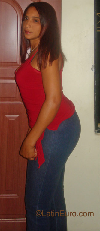 Date this happy Dominican Republic girl Marisel from Santo Domingo DO9675