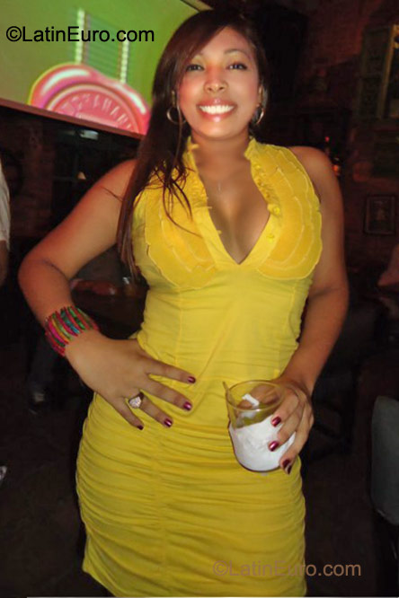Date this happy Colombia girl Katerine from Cartagena CO8386