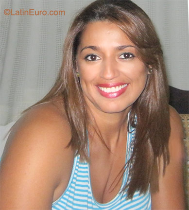 Date this gorgeous Colombia girl Claudia from Cali CO8397
