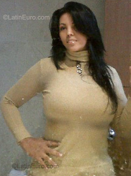 Date this cute Colombia girl Geraldine from Cali CO8400