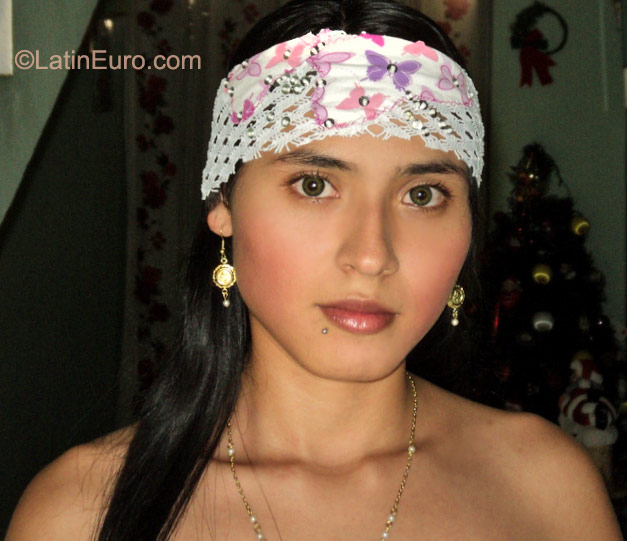 Date this beautiful Colombia girl Amparito from Pereira CO8402