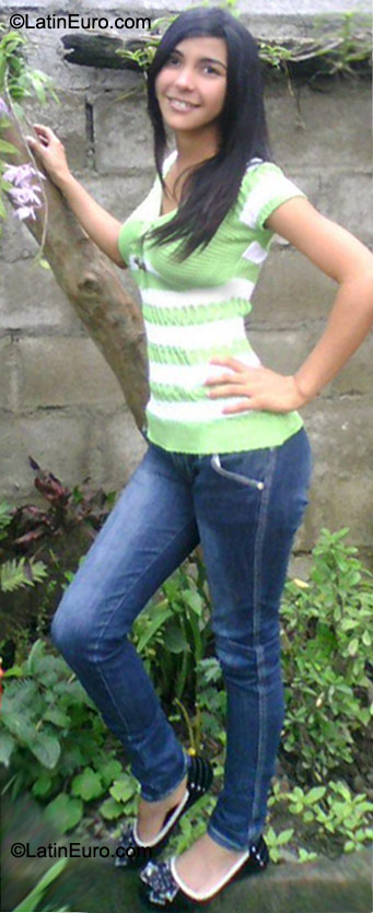 Date this gorgeous Dominican Republic girl Yolannny from La Vega DO9718