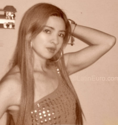 Date this good-looking Colombia girl Diana from Santa Rosa De Cabal CO8423