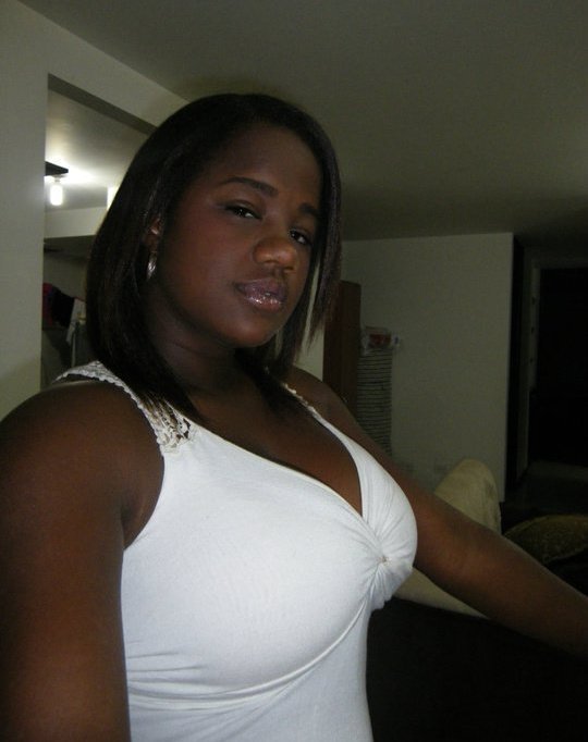 Date this voluptuous Colombia girl Silvia from Cali CO8428
