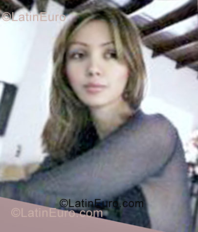 Date this nice looking Colombia girl ALEJANDRA from Medellin US12482