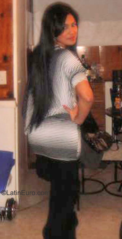 Date this exotic Colombia girl Carolina from Bogota CO8452