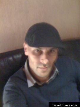 Date this funny France man Julien from Paris FR148