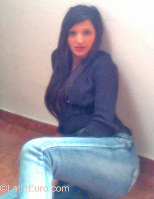 Date this good-looking Costa Rica girl Brujisexy from Costa Rica CR140