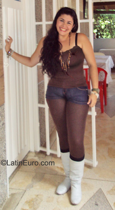Date this gorgeous Colombia girl Munera from Medellin CO8476