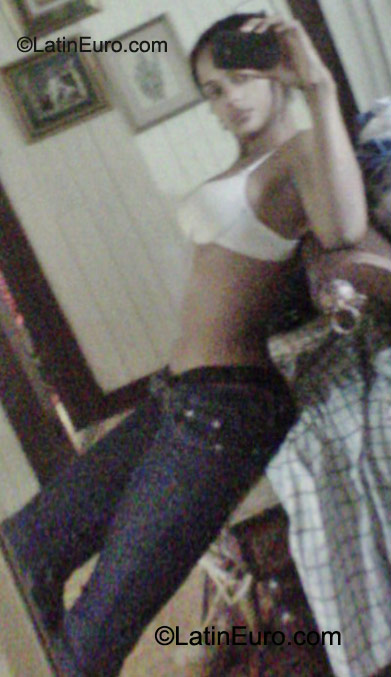 Date this delightful Dominican Republic girl Mencia from Santo Domingo DO9781