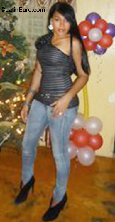 Date this athletic Dominican Republic girl Vanessa from Santo Domingo DO9796