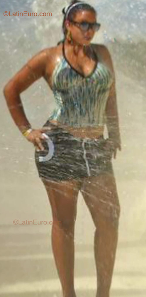 Date this georgeous Dominican Republic girl Albania from Santo Domingo DO9801