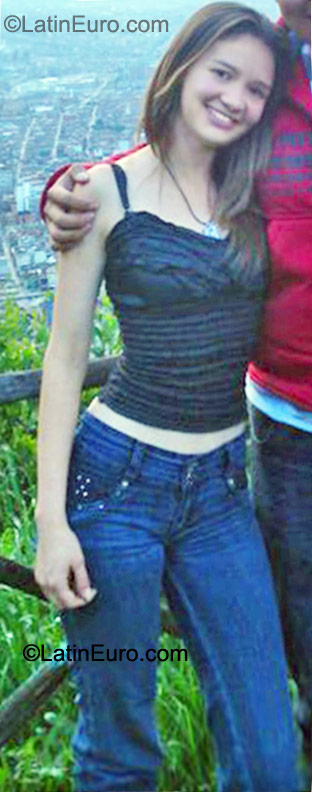 Date this voluptuous Colombia girl Denise from Cali CO8542