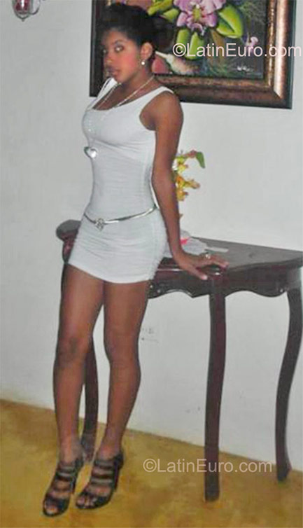 Date this stunning Dominican Republic girl Maria from Santo Domingo DO9810