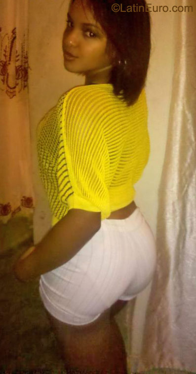 Date this hot Dominican Republic girl Dania from Santiago DO9825