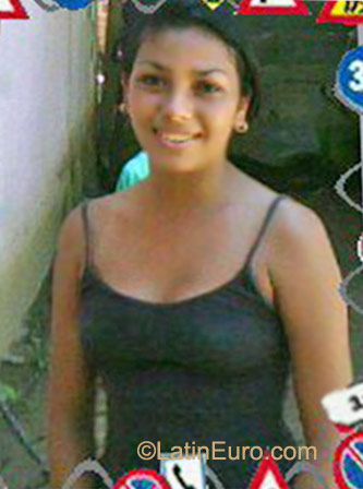 Date this beautiful Colombia girl Maria from Pelaya CO11472