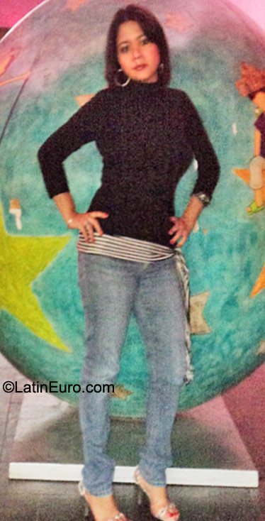 Date this happy El Salvador girl Mercedes from San Salvador SV25