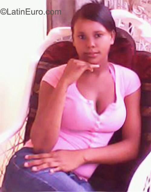 Date this voluptuous Dominican Republic girl Mabel from Santo Domingo DO9862