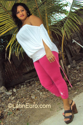 Date this hard body Colombia girl Mirna from Sincelejo CO8619