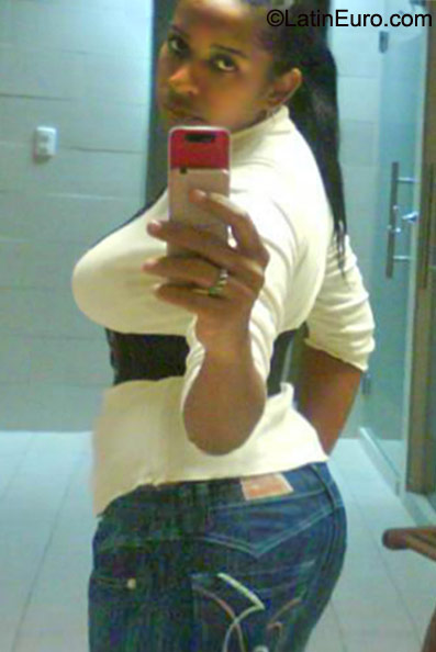 Date this fun Dominican Republic girl Evelin Maria from Santo Domingo DO9894