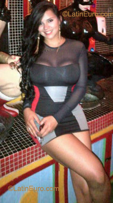 Date this stunning Colombia girl Lina1985 from Medellin CO9385