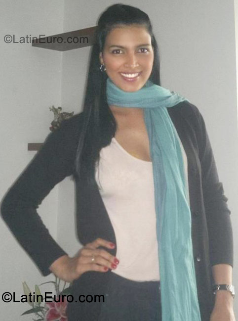 Date this cute Colombia girl Lina from Cali CO8697