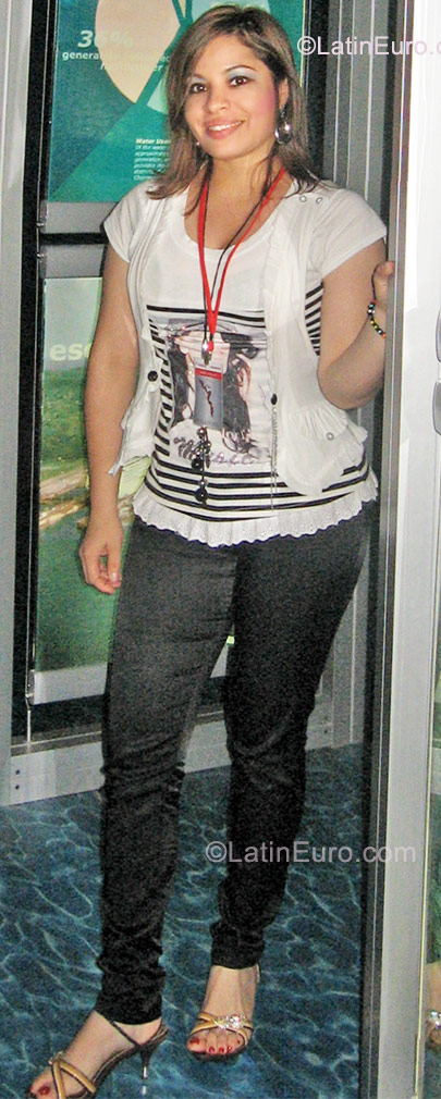 Date this voluptuous Colombia girl Diana Patricia from Bucaramanga CO8708