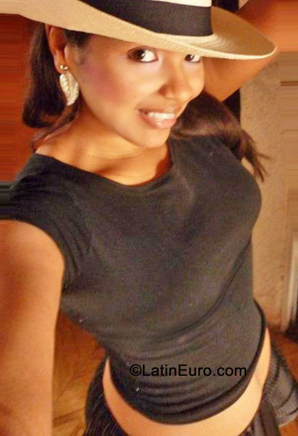 Date this good-looking Colombia girl Diana from Bogota CO8711