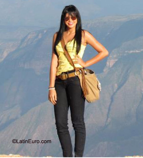 Date this georgeous Colombia girl Latina920315 from Bucaramanga CO8732