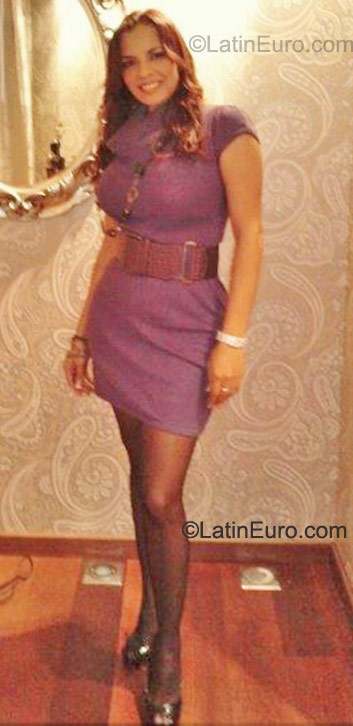 Date this stunning Dominican Republic girl Samanta from Santo Domingo ES216