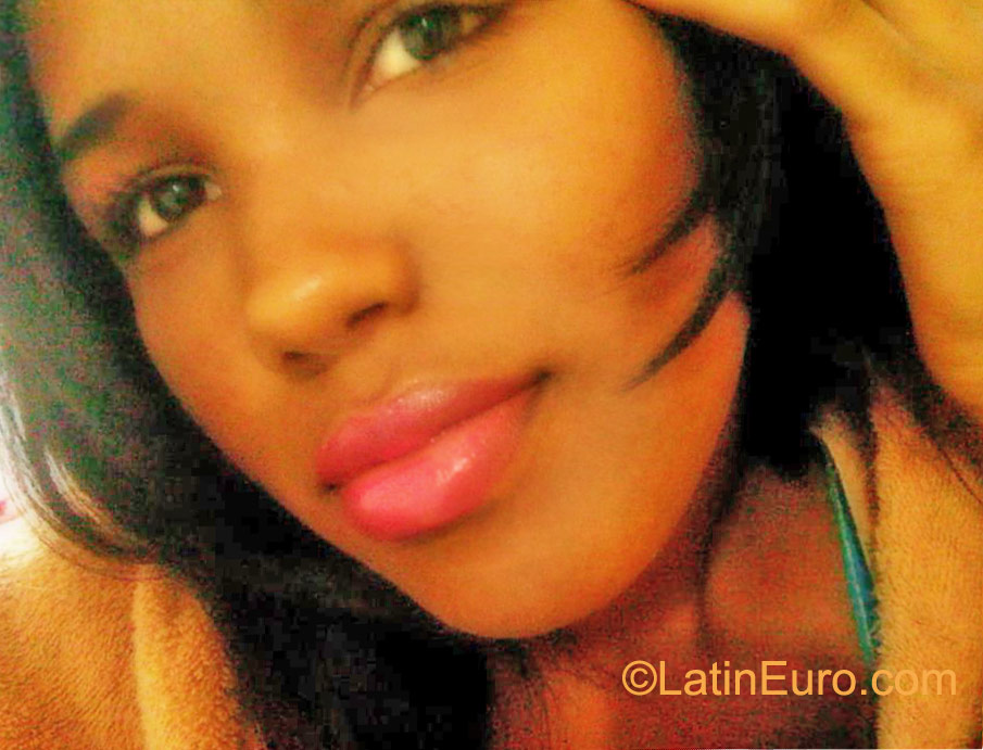 Date this foxy Dominican Republic girl Selina from Santo Domingo DO9945