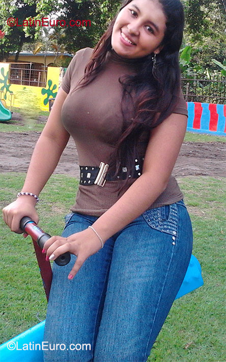 Date this happy Panama girl Yeraldine from Panama PA201