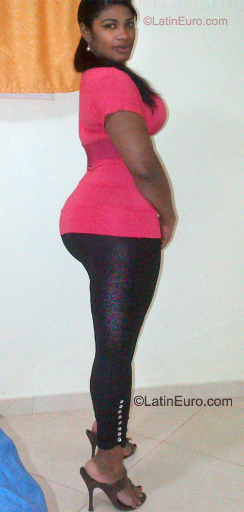 Date this lovely Dominican Republic girl Elizabeth from Santo Domingo DO9948