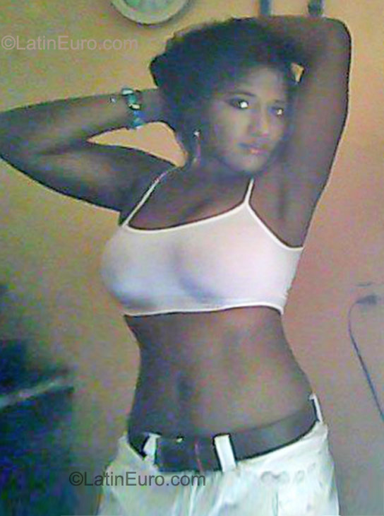Date this happy Colombia girl Ingrid from Cartagena CO8774