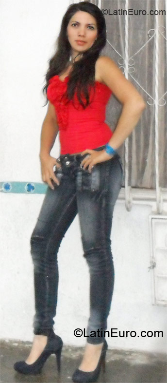 Date this stunning Colombia girl Mariluz from Armenia CO8798