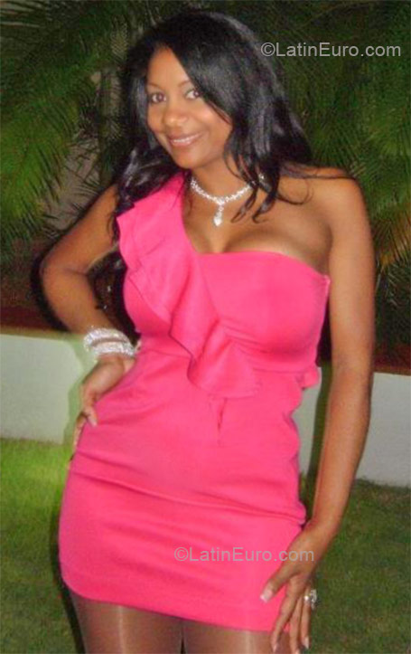 Date this stunning Dominican Republic girl Yaniris from Santiago DO10001