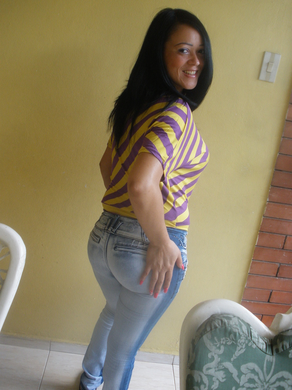 Date this athletic Dominican Republic girl Nelly from Santiago DO10030