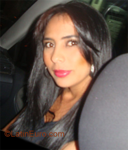 Date this good-looking Colombia girl Andrea from Medellin CO8911